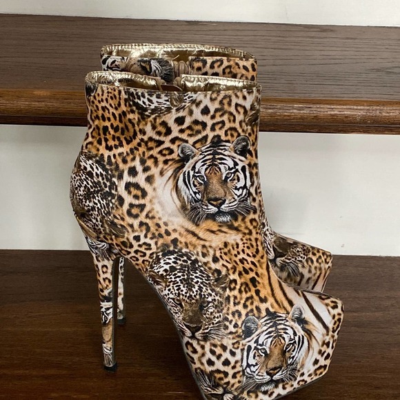 🎯FINAL SALE🎯 Tiger Print Platform Ankle Boots, J0591 - Picture 7 of 10